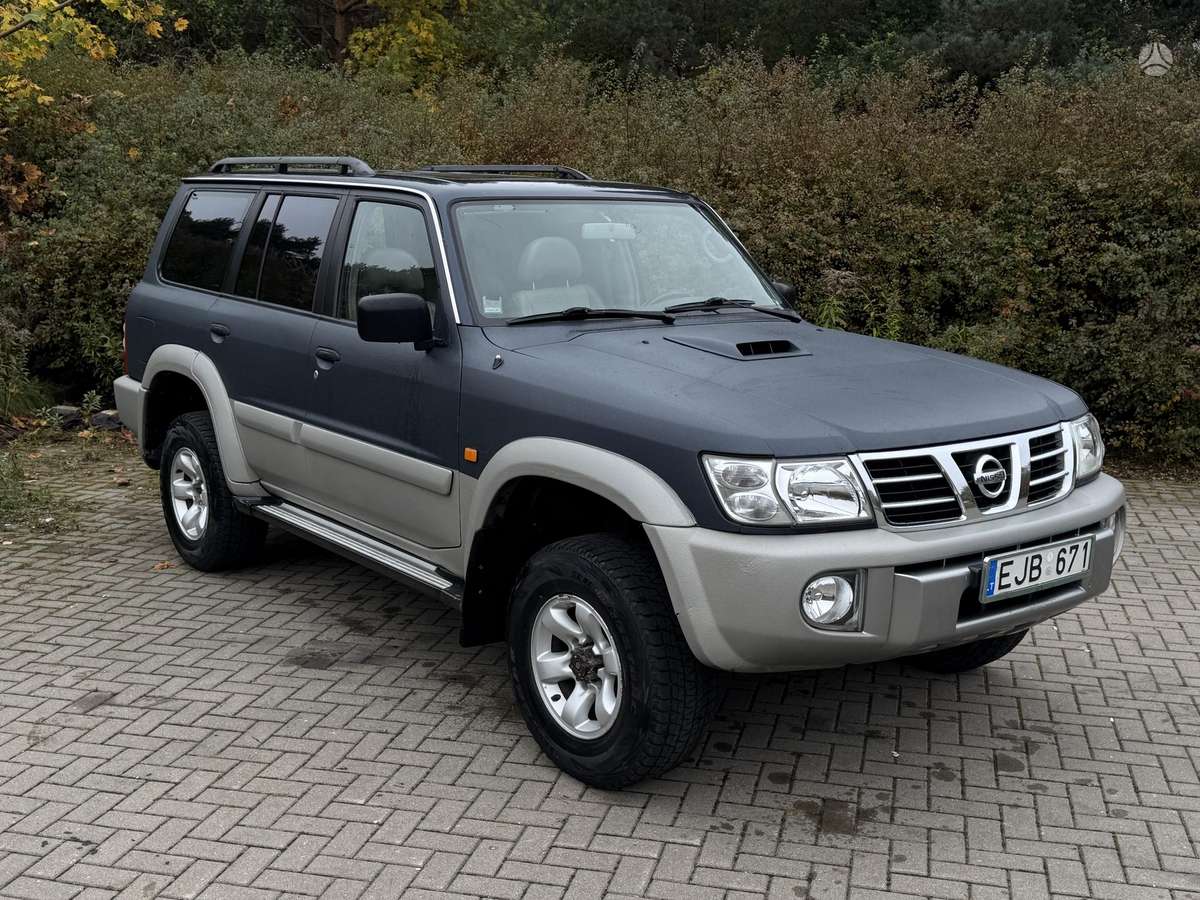 Nissan Patrol 2004 — rear view