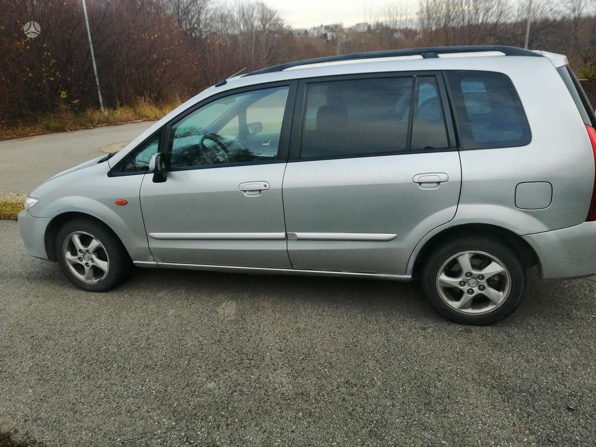 Mazda Premacy 2004 — салон