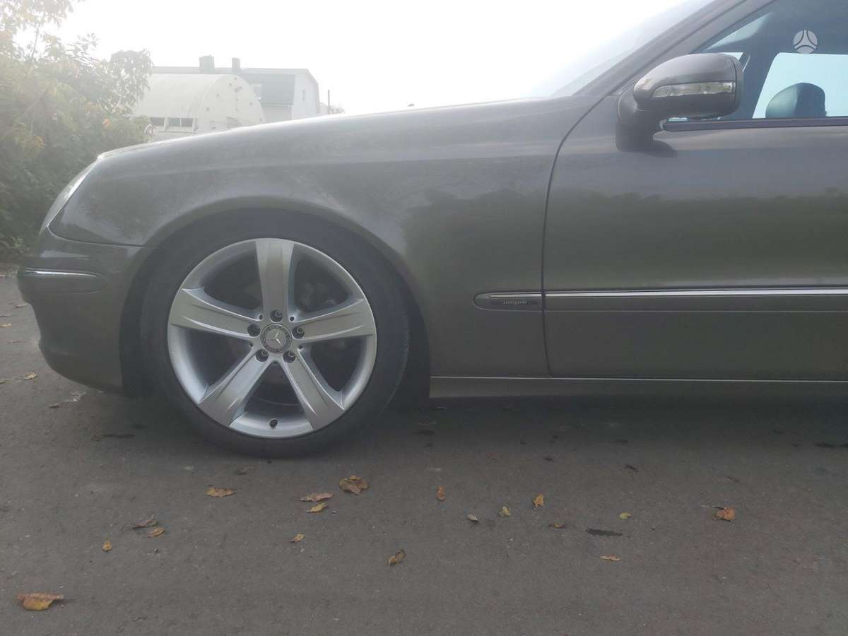Mercedes-Benz E220 2008 — photo 10