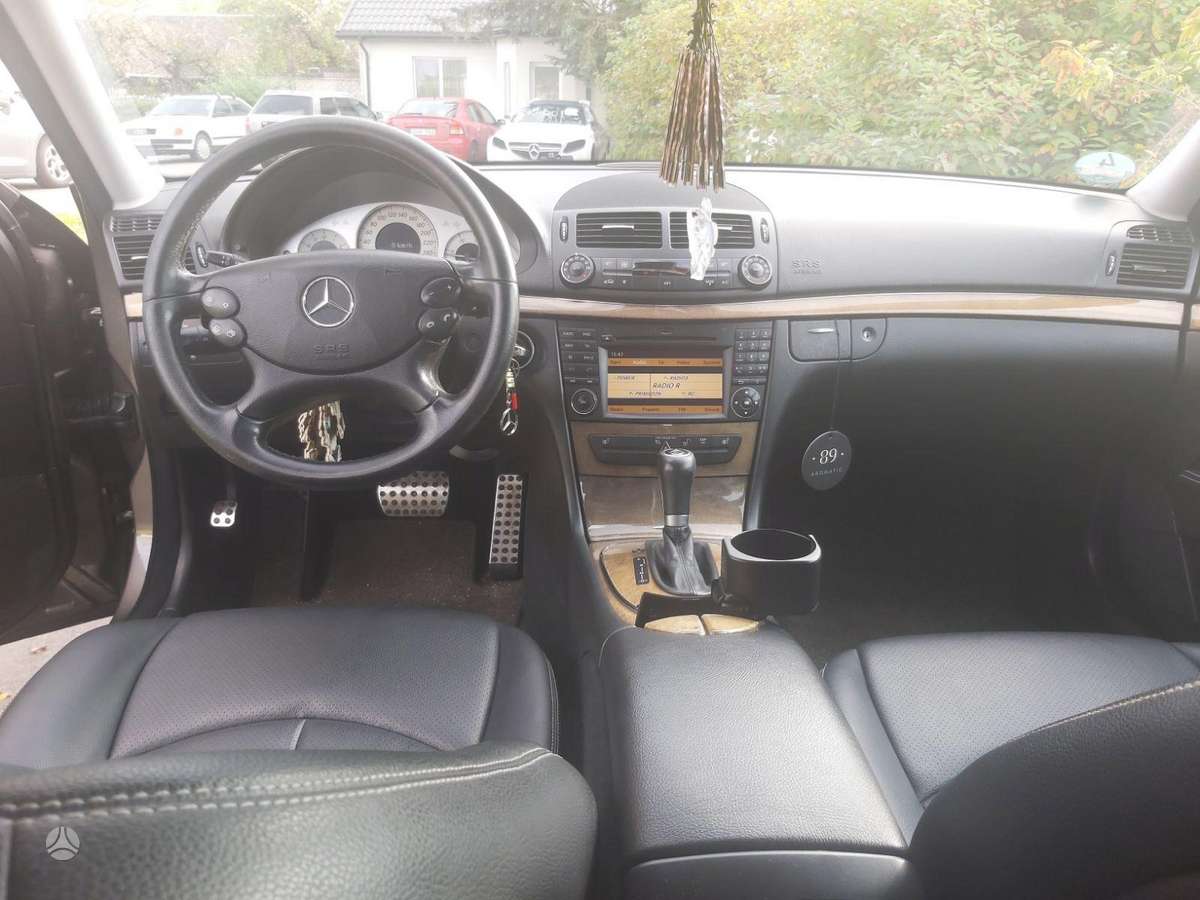 Mercedes-Benz E220 2008 — photo 11