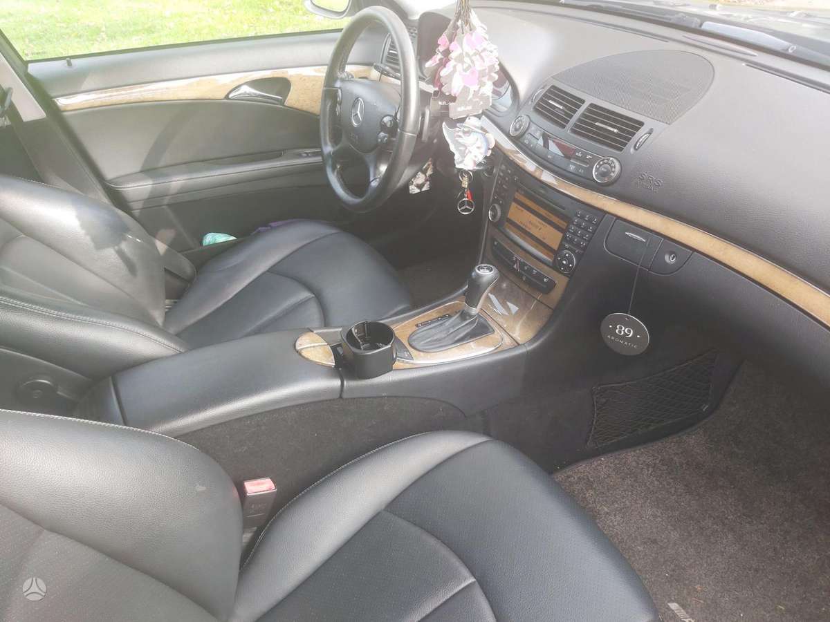Mercedes-Benz E220 2008 — photo 12
