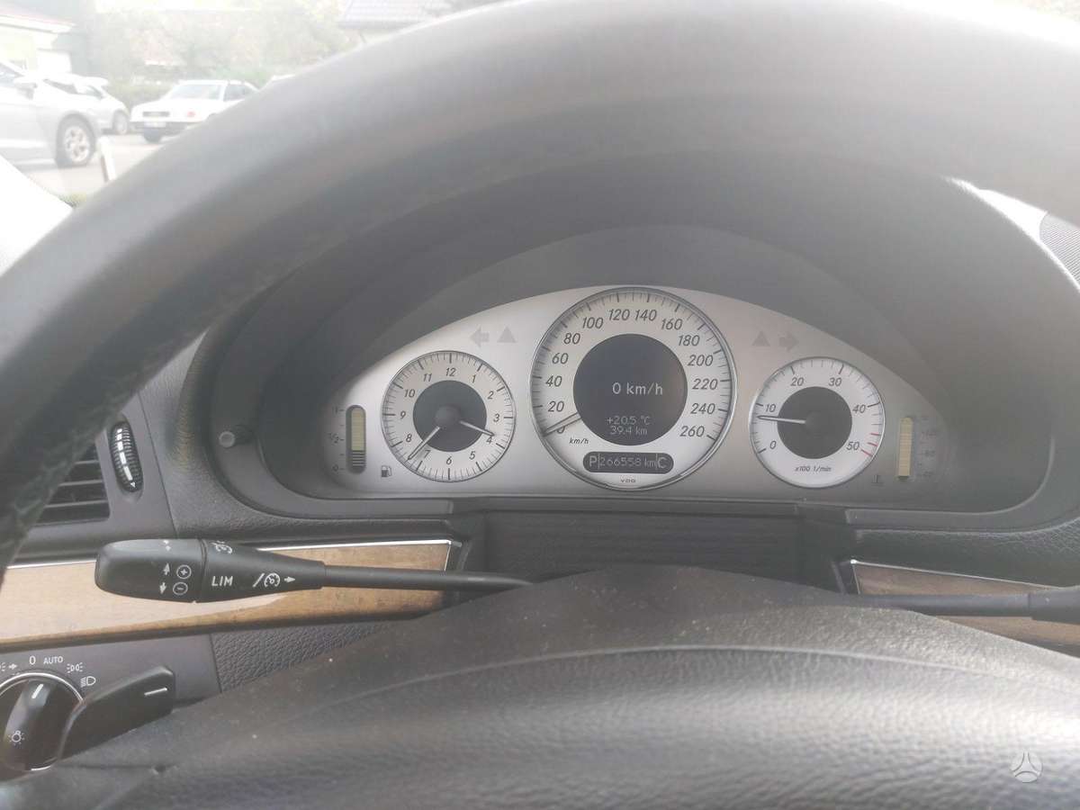 Mercedes-Benz E220 2008 — photo 8