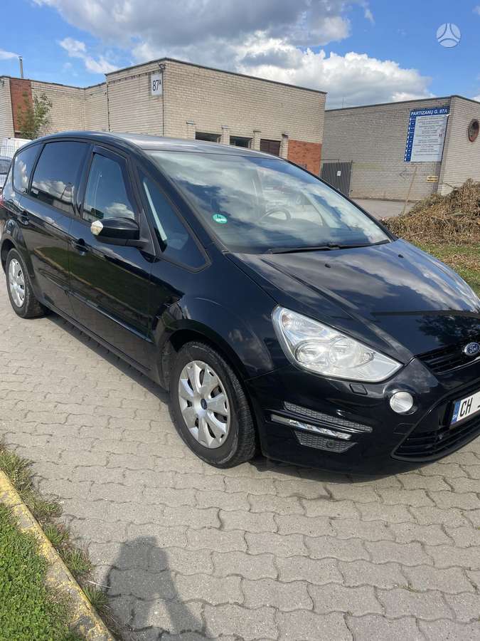 Ford S-MAX 2013 — вигляд ззаду