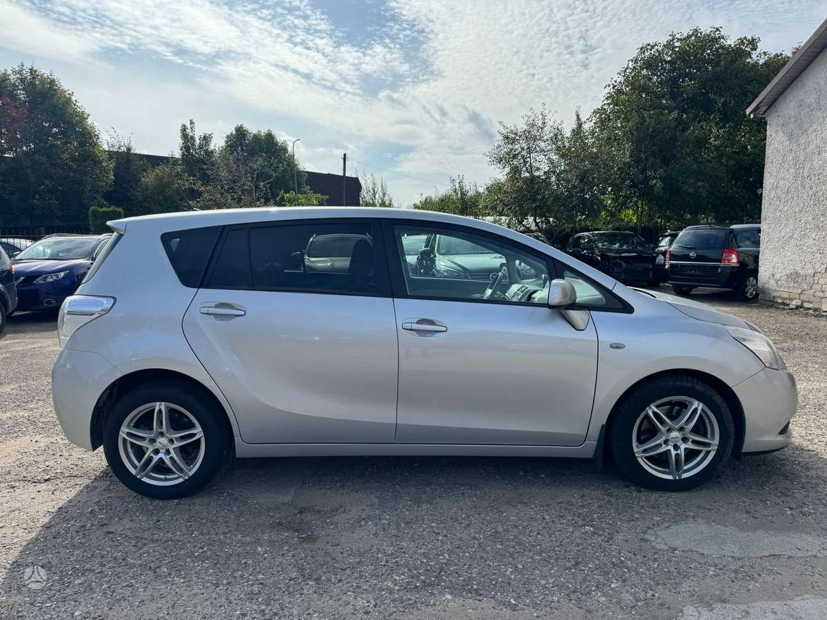 Toyota Verso 2012 — двигун 2231 cm³, 150 HP (110kW)