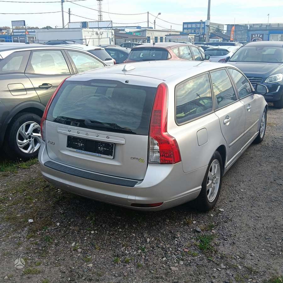 Volvo V50 2011 — rear view