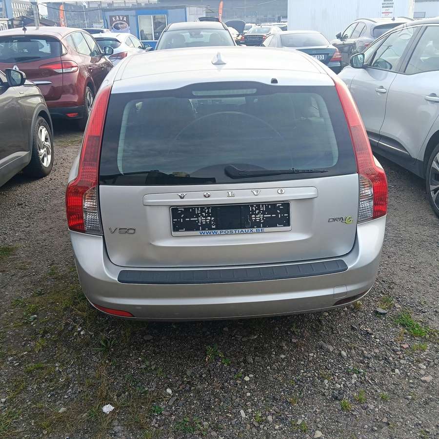 Volvo V50 2011 — engine 1560 cm³, 109 HP (80kW)