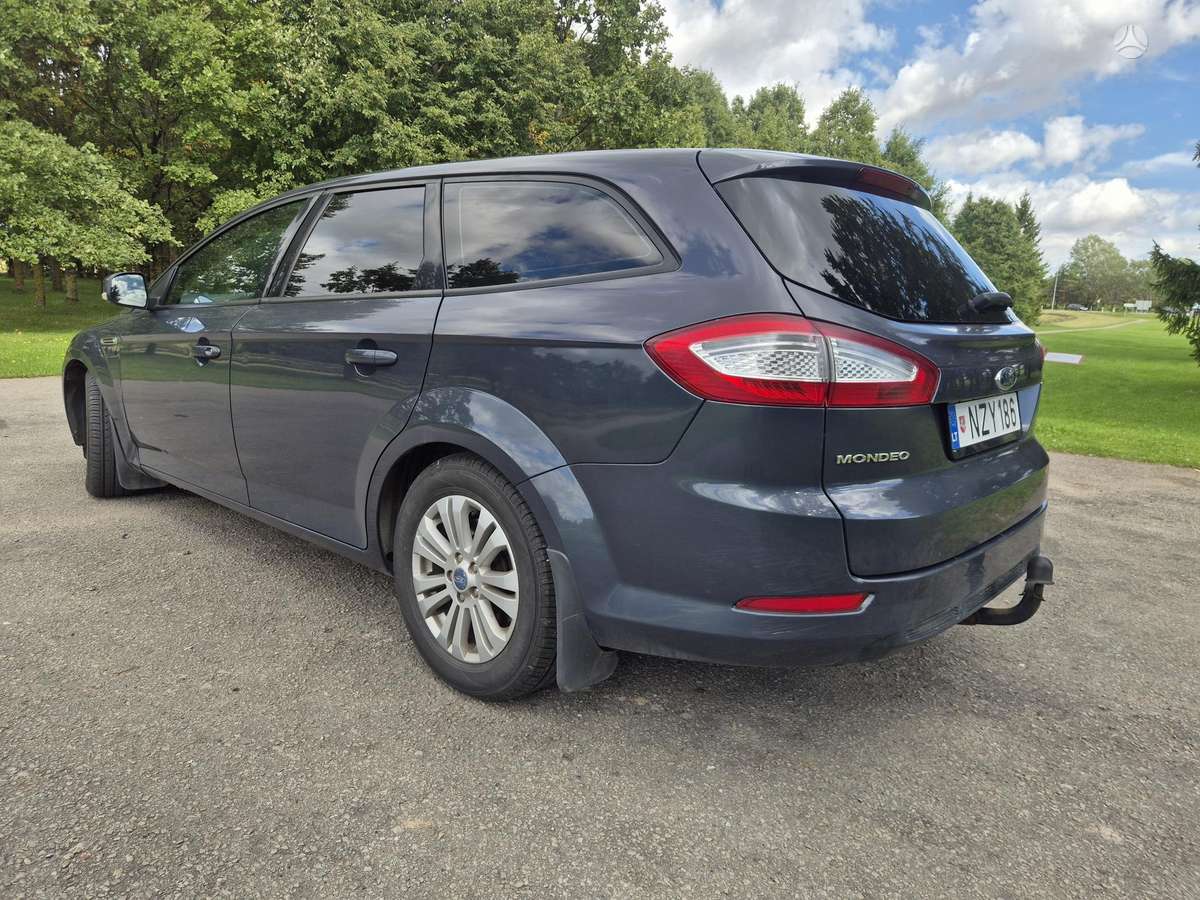 Ford Mondeo 2012 — салон