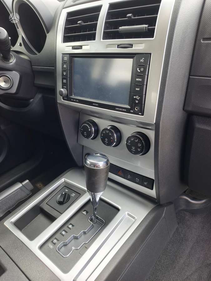 Dodge Nitro 2008 — photo 8