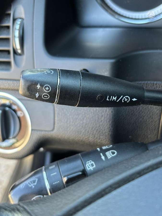 Mercedes-Benz C350 2010 — photo 21