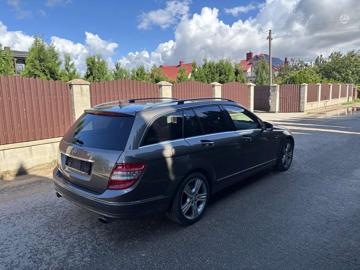 Mercedes-Benz C350 2010 — photo 5