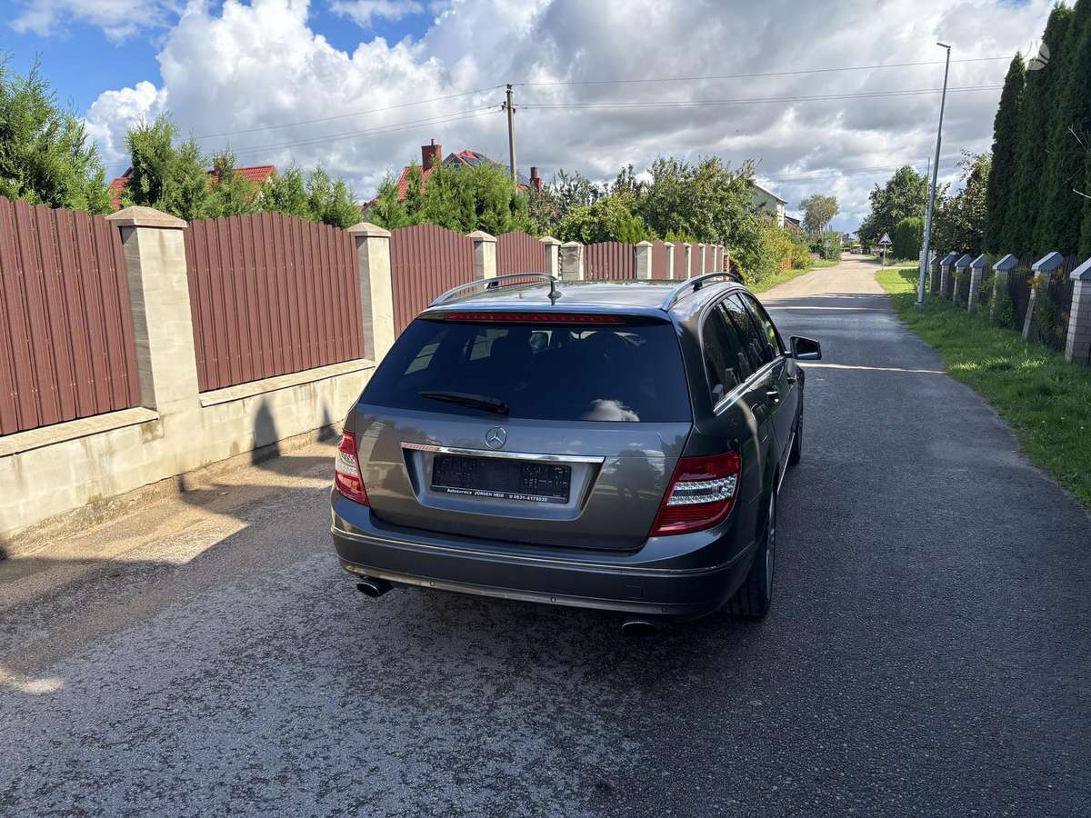 Mercedes-Benz C350 2010 — photo 6
