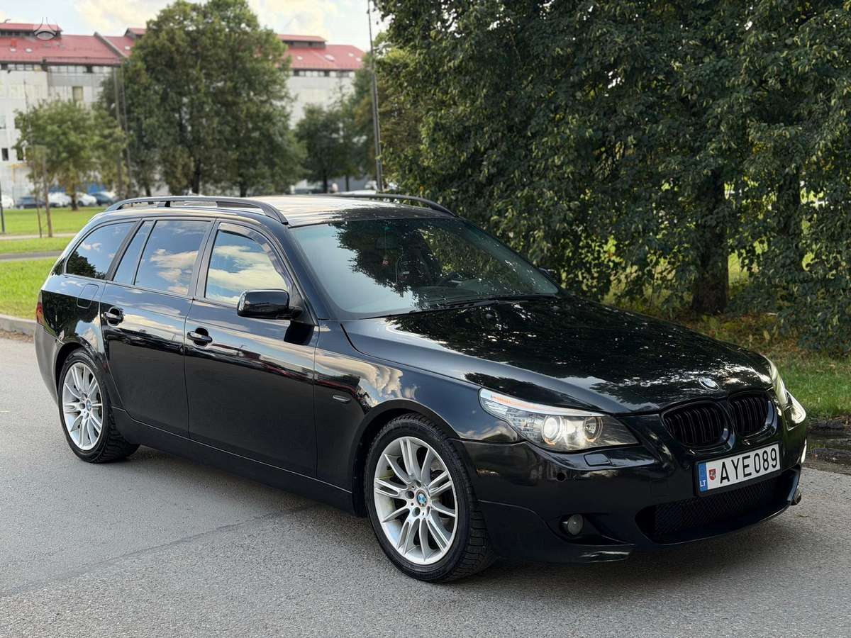 BMW 525 2006 — rear view