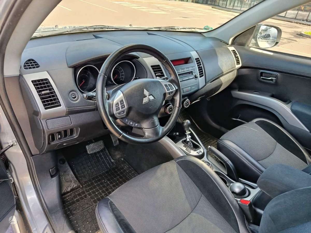 Mitsubishi Outlander 2012 — photo 13