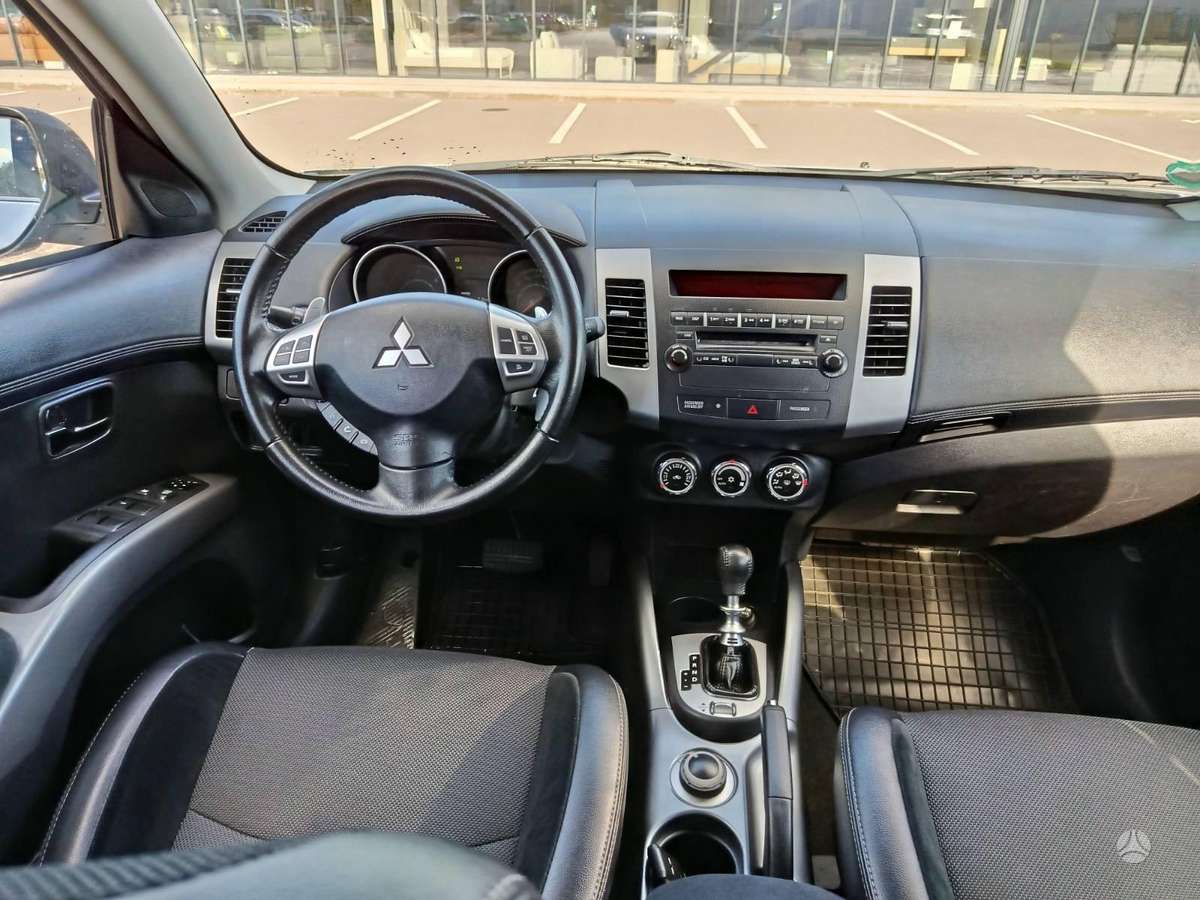 Mitsubishi Outlander 2012 — photo 15