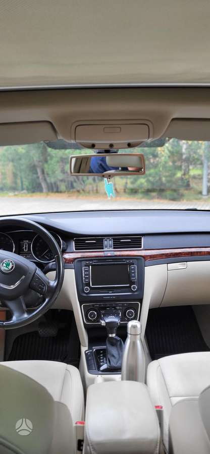 Skoda Superb 2011 — photo 10