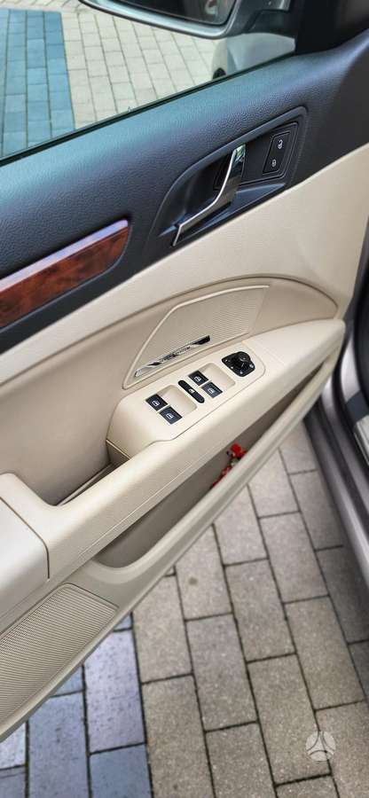 Skoda Superb 2011 — photo 5