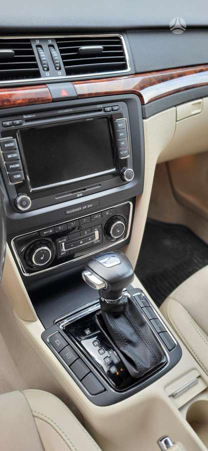 Skoda Superb 2011 — photo 8