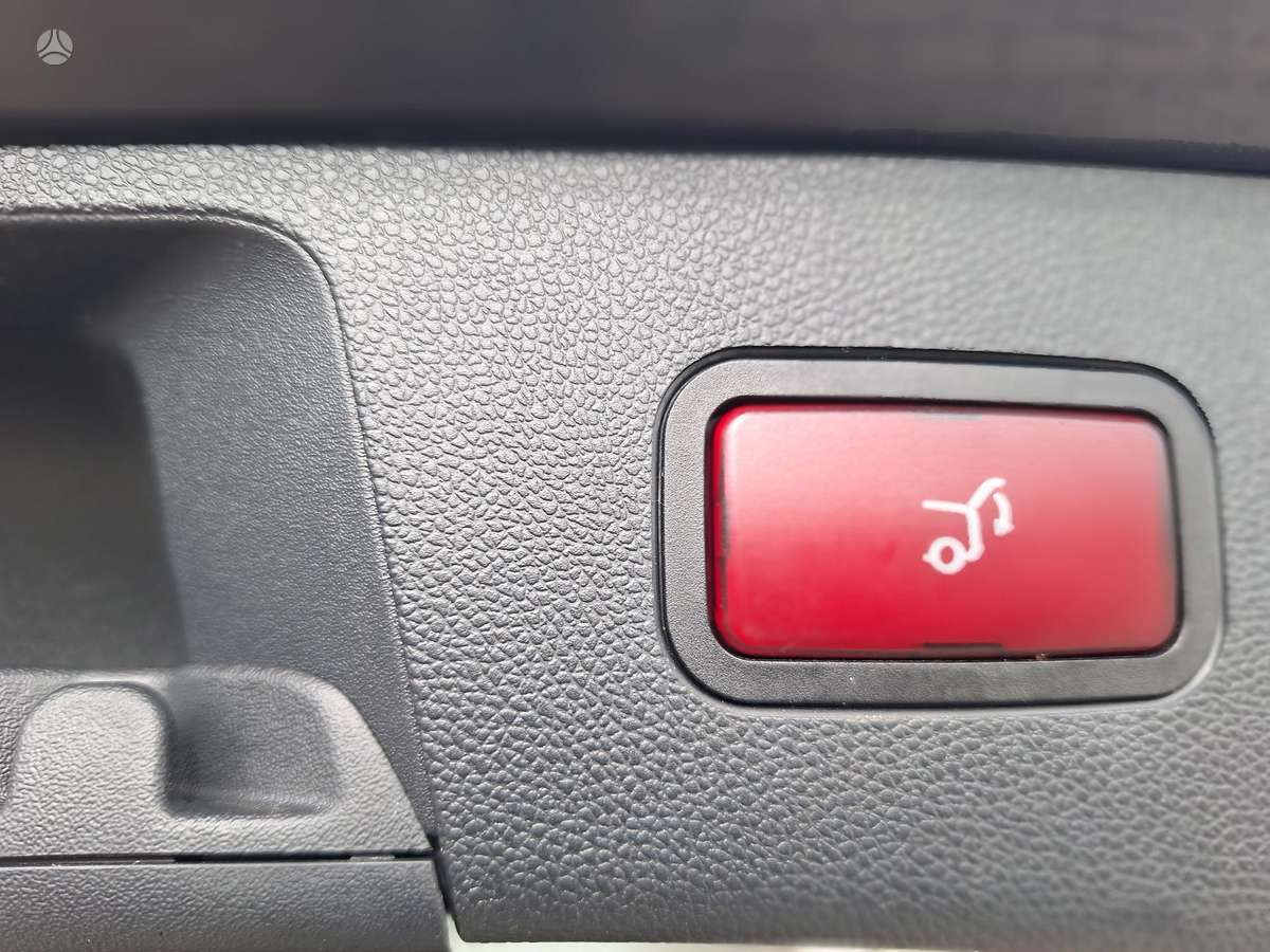 Mercedes-Benz E220 2010 — photo 10