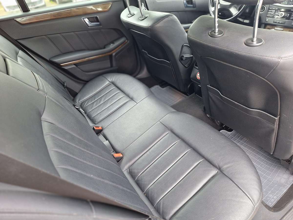 Mercedes-Benz E220 2010 — photo 13