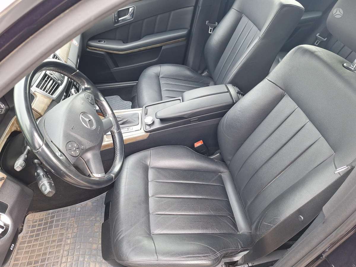 Mercedes-Benz E220 2010 — photo 18