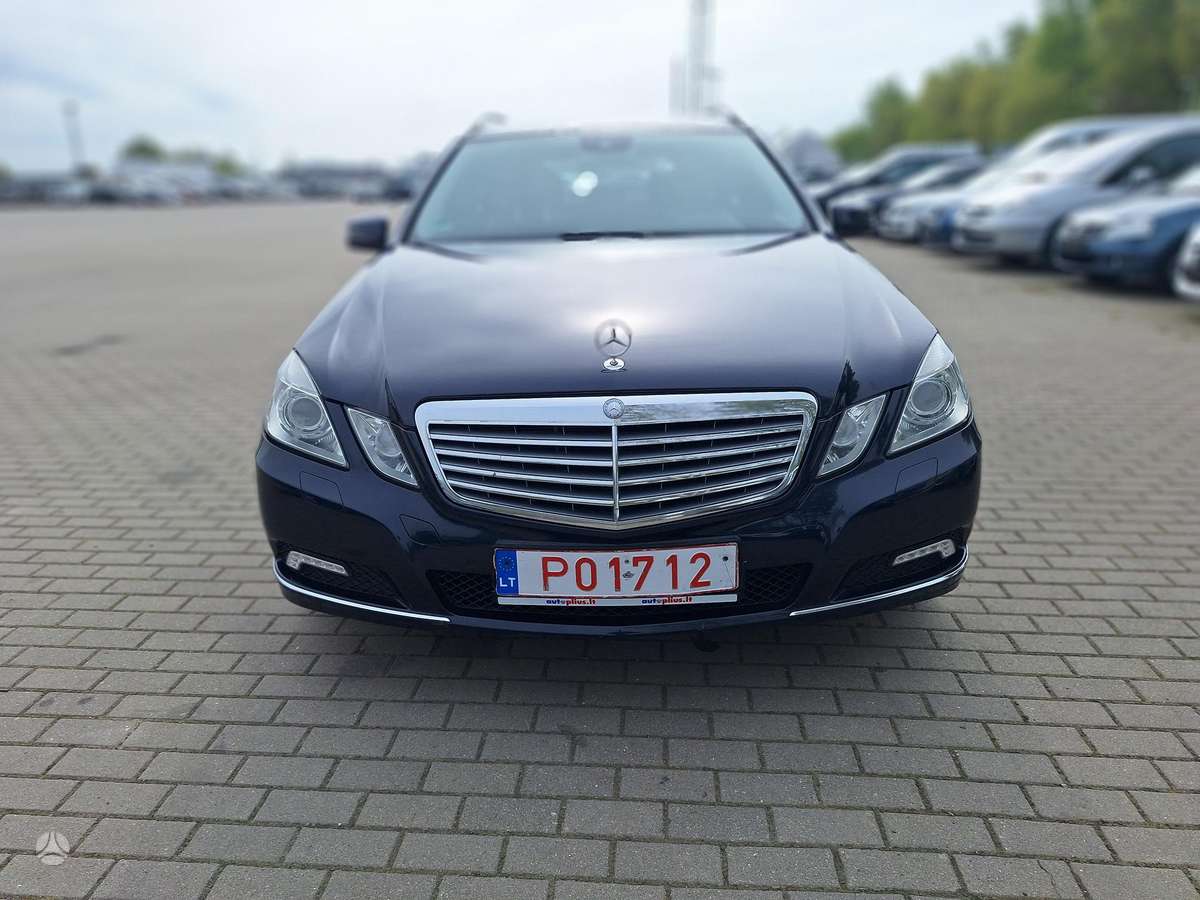 Mercedes-Benz E220 2010 — interior