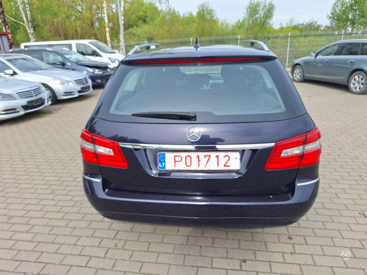 Mercedes-Benz E220 2010 — photo 7