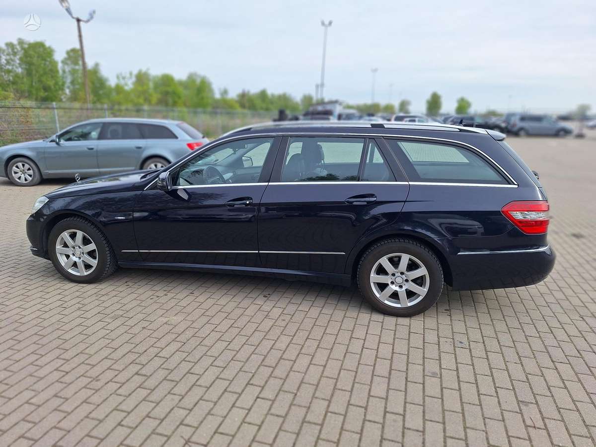 Mercedes-Benz E220 2010 — photo 9
