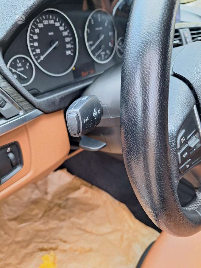 BMW 318 2013 — photo 13