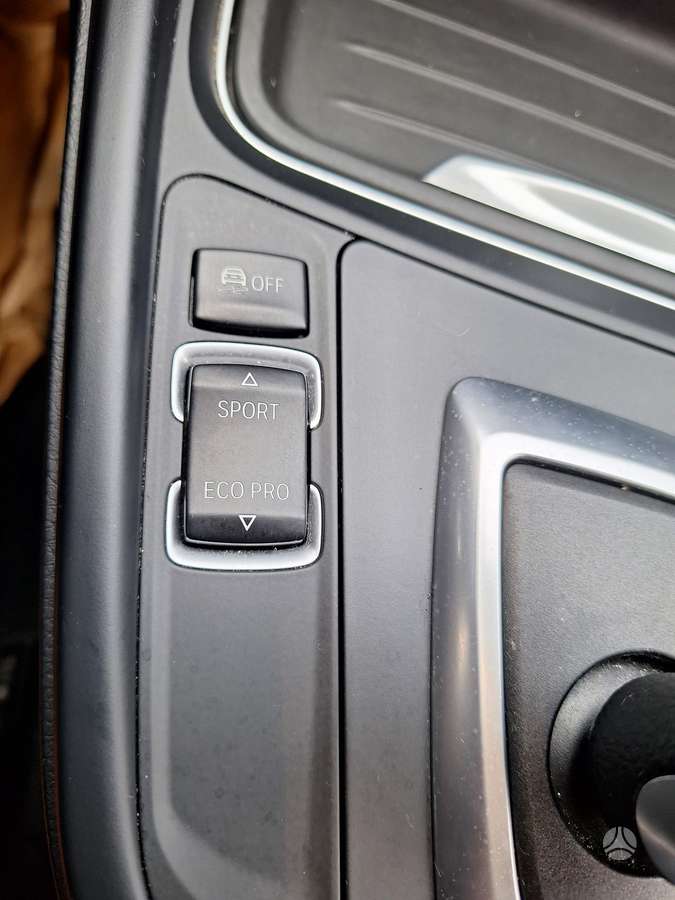 BMW 318 2013 — photo 15