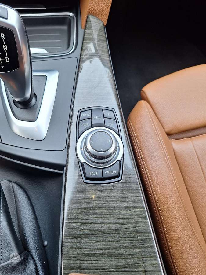 BMW 318 2013 — photo 16