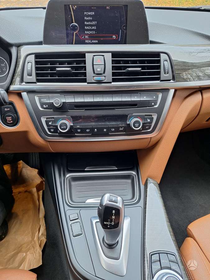 BMW 318 2013 — photo 17