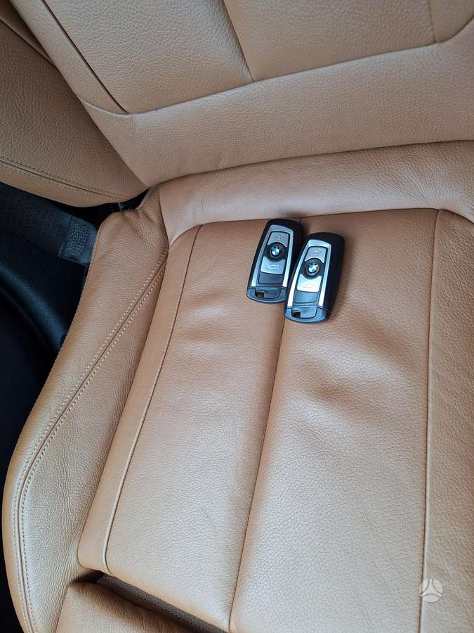BMW 318 2013 — photo 18