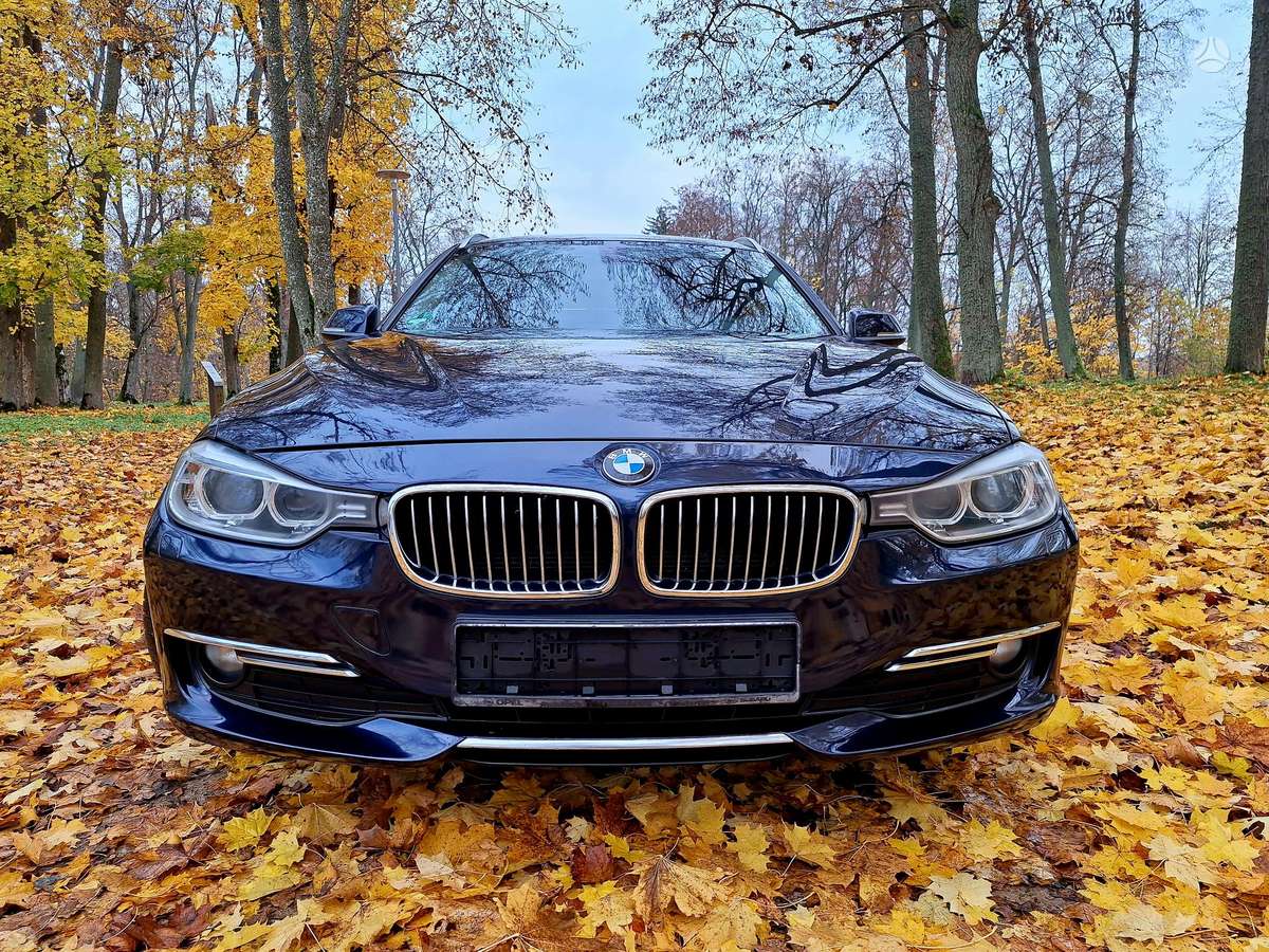 BMW 318 2013 — rear view