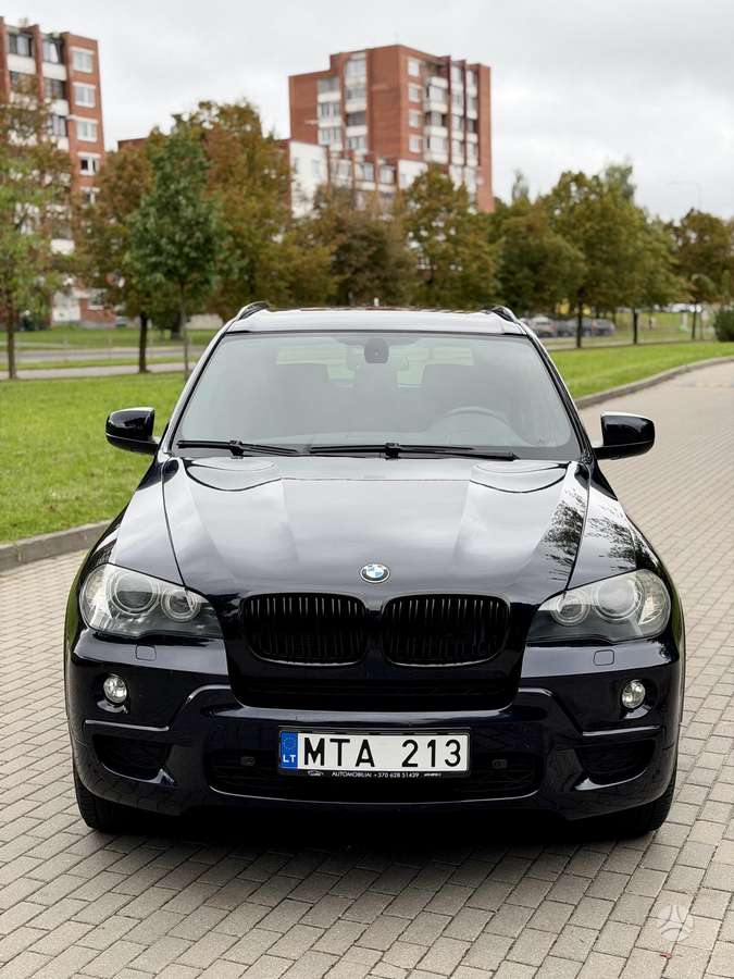 BMW X5 2009 — салон
