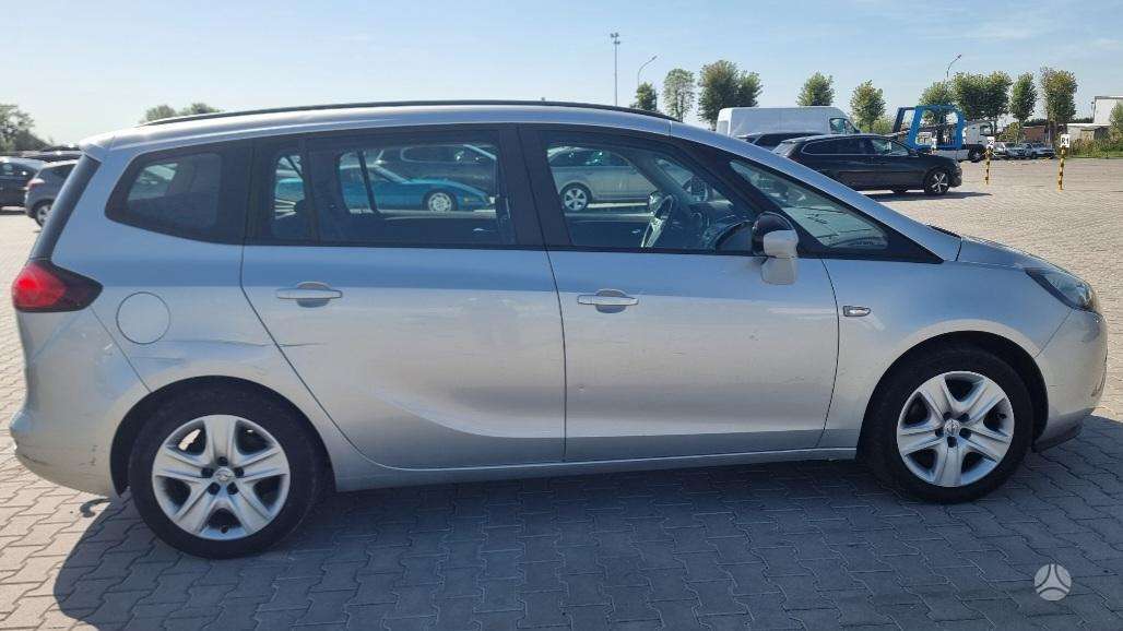 Opel Zafira 2014 — rear view