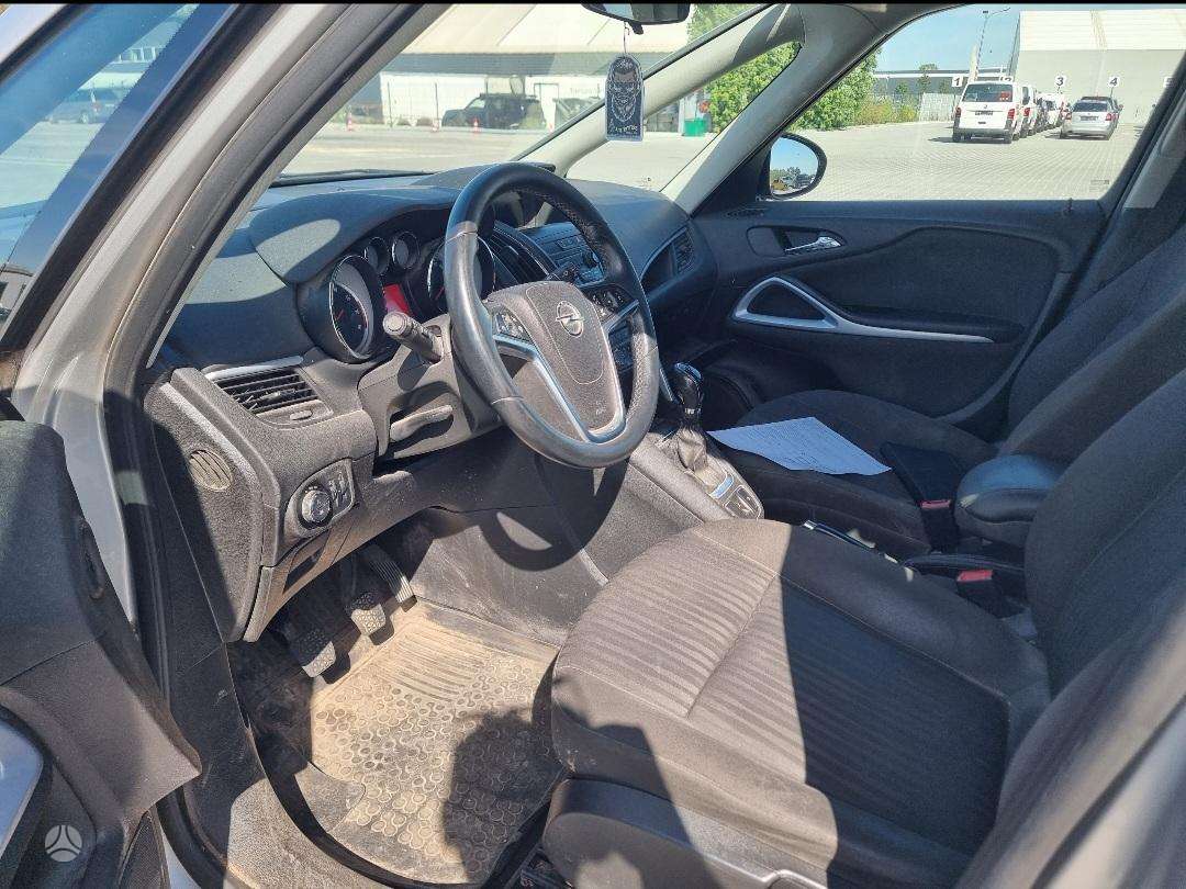 Opel Zafira 2014 — photo 8