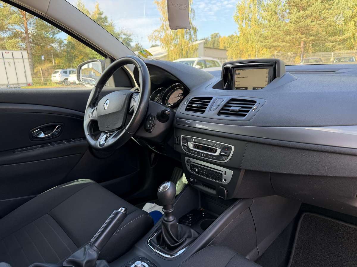 Renault Megane 2015 — photo 11