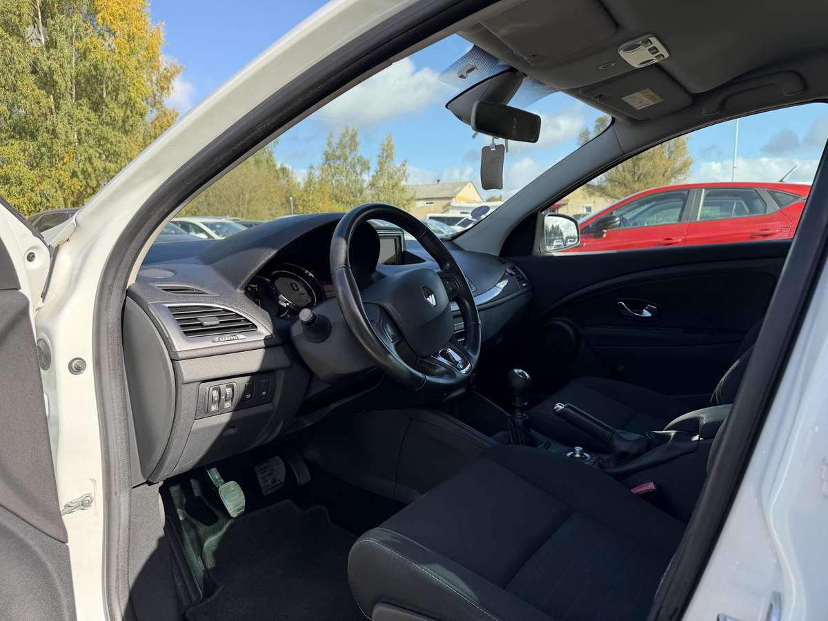 Renault Megane 2015 — photo 12