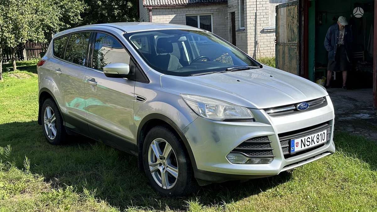 Ford Kuga 2013 — вигляд ззаду