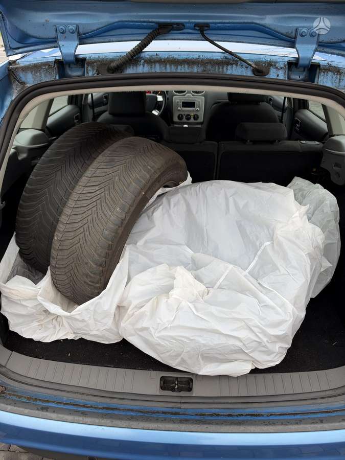 Ford Focus 2011 — photo 10