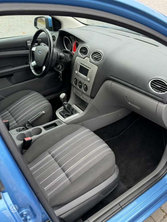Ford Focus 2011 — photo 13