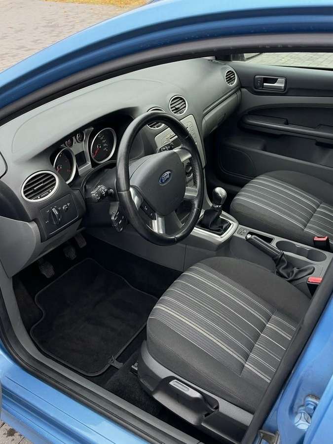 Ford Focus 2011 — photo 14