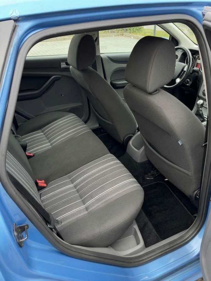 Ford Focus 2011 — photo 15