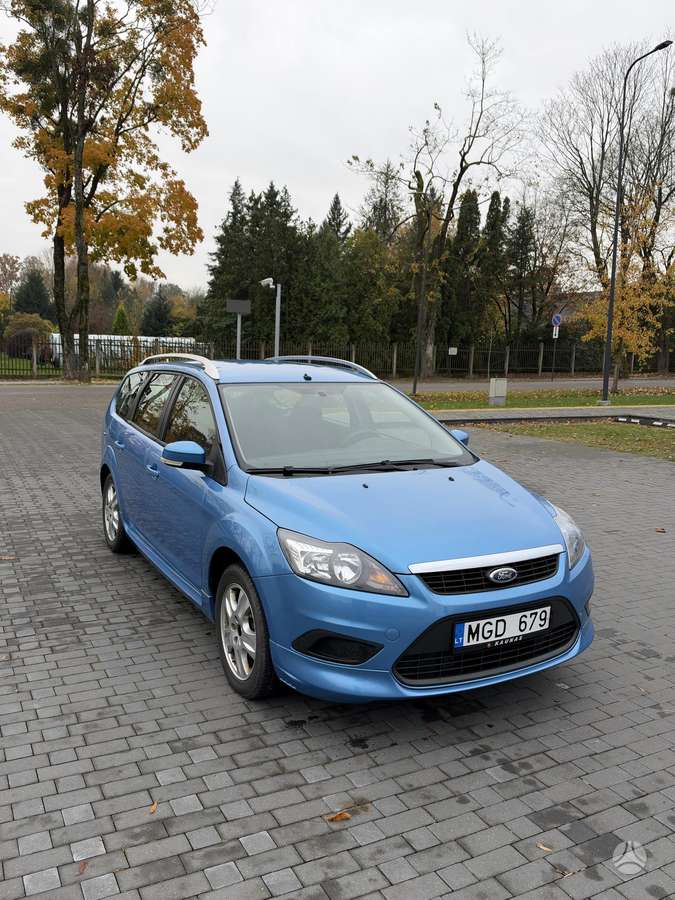 Ford Focus 2011 — interior