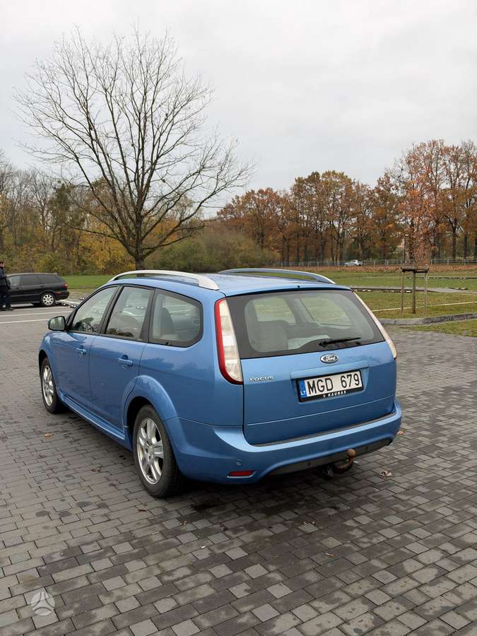 Ford Focus 2011 — photo 7