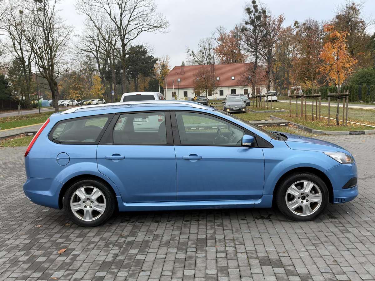 Ford Focus 2011 — photo 8