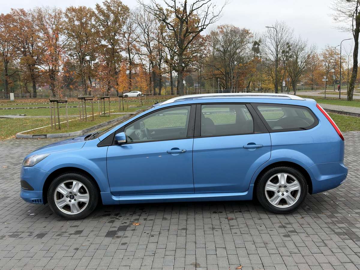 Ford Focus 2011 — photo 9