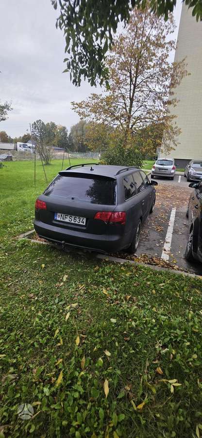 Audi A4 2006 — салон
