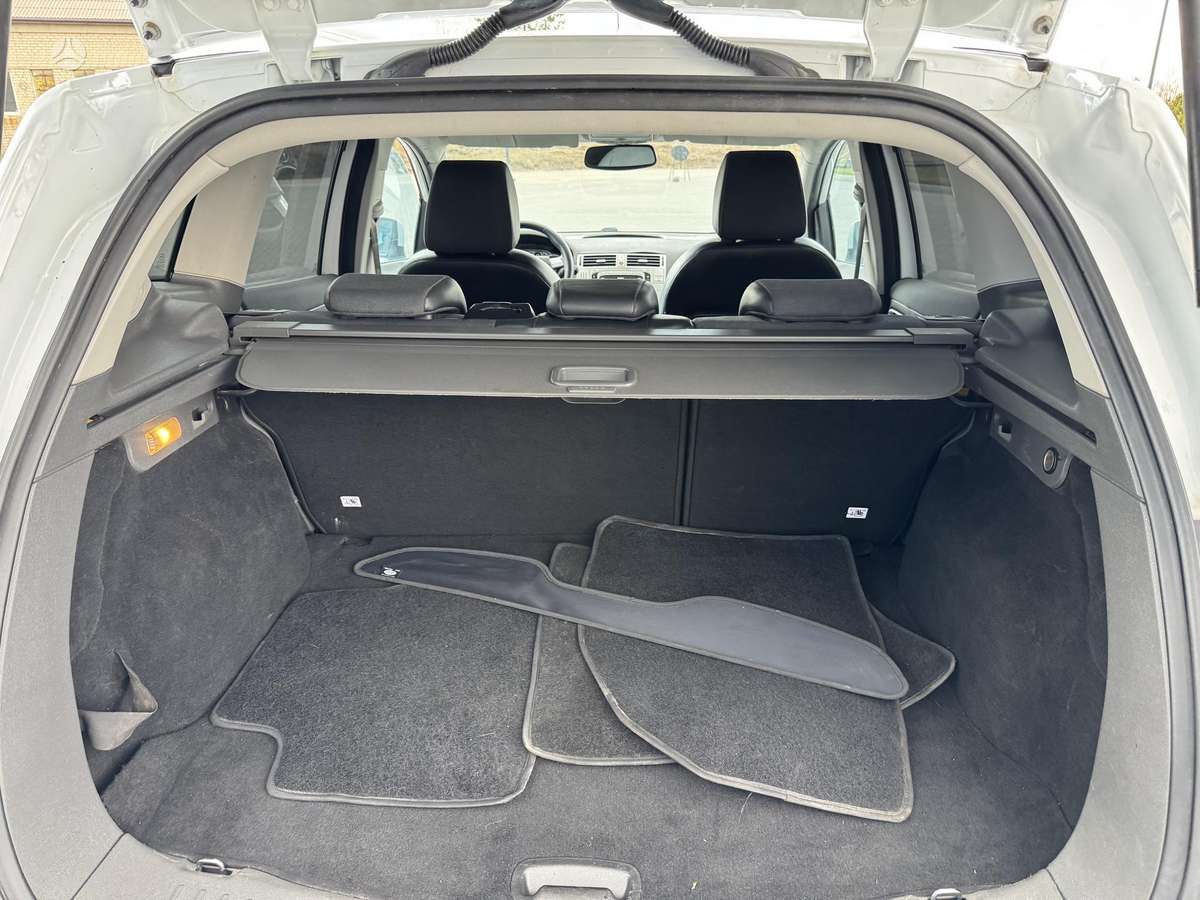 Ford Kuga 2009 — photo 17