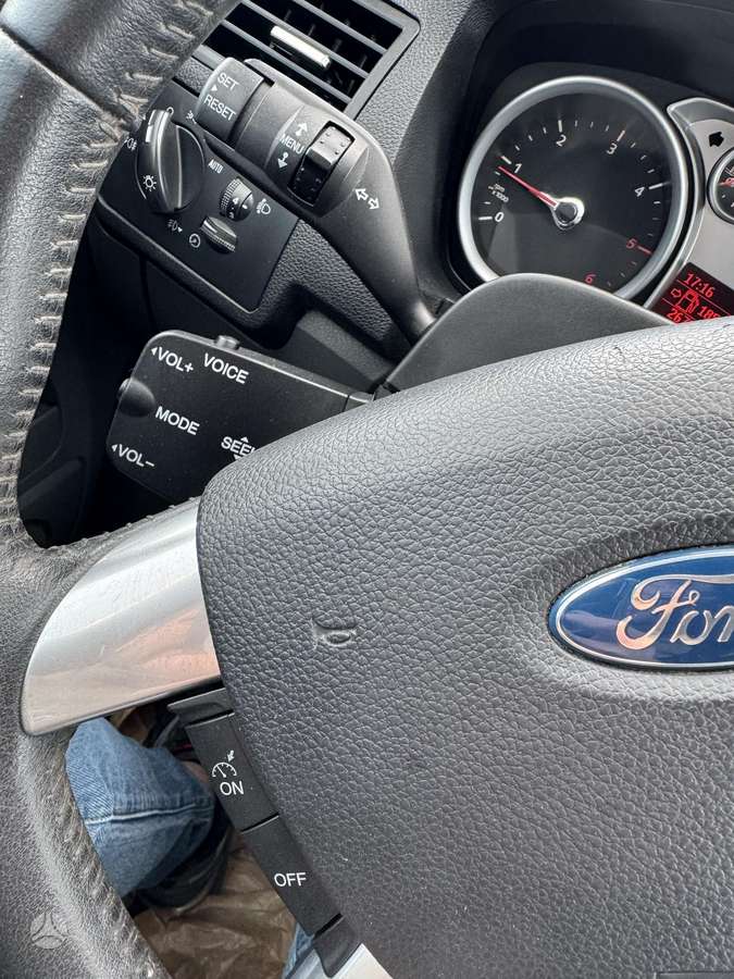 Ford Kuga 2009 — photo 25
